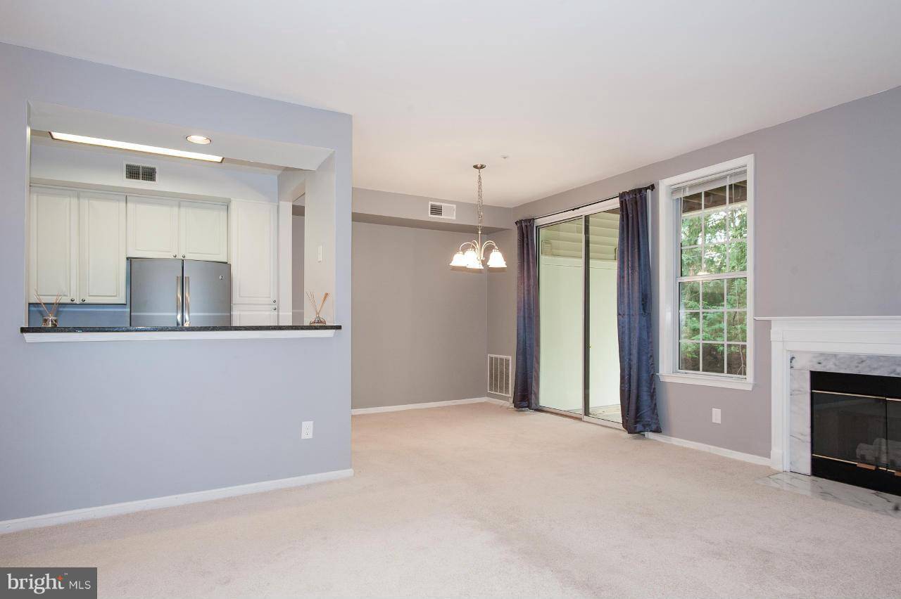 Alexandria, VA 22315,6830 BRINDLE HEATH WAY #231