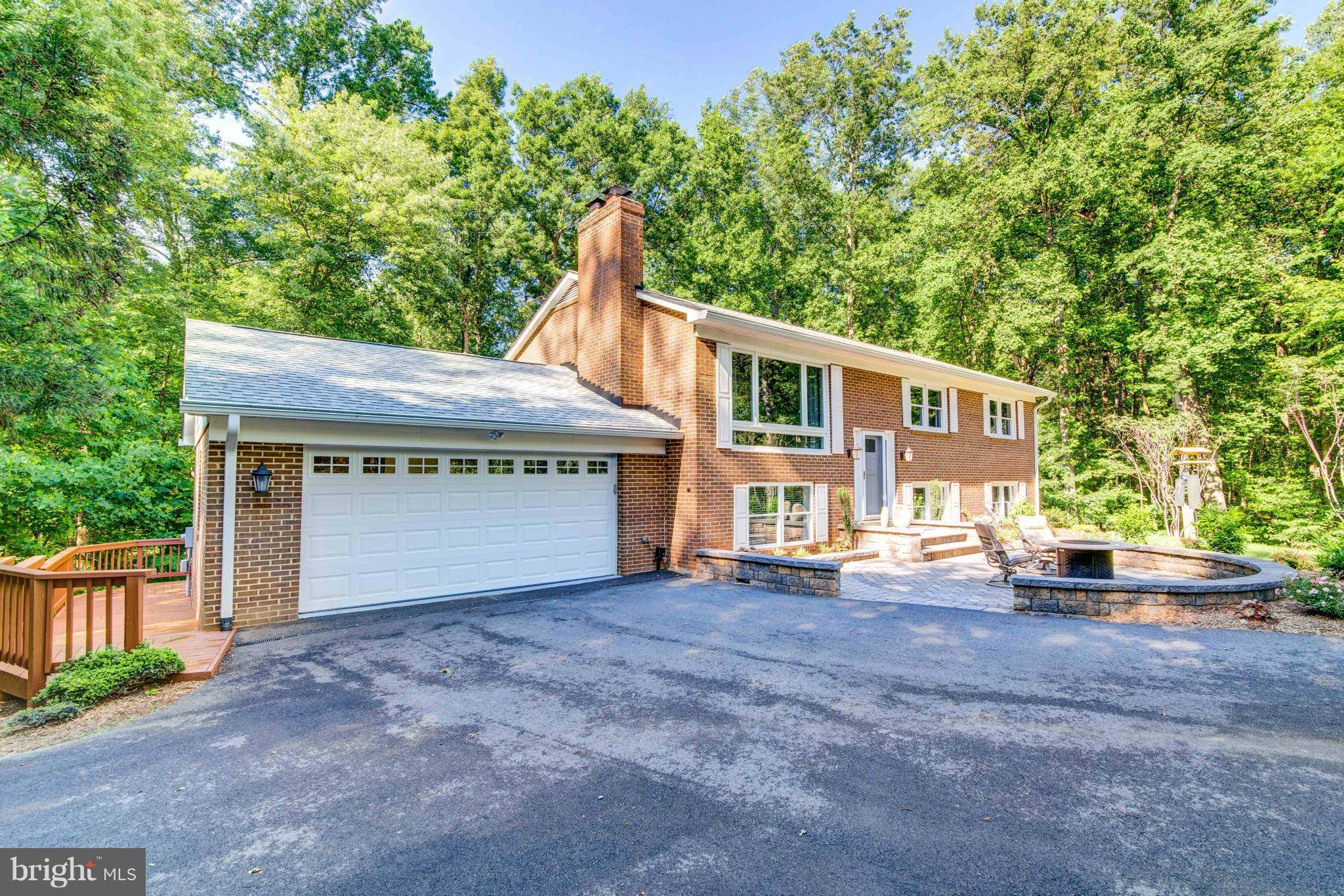 Oakton, VA 22124,12046 HICKORY HILLS CT