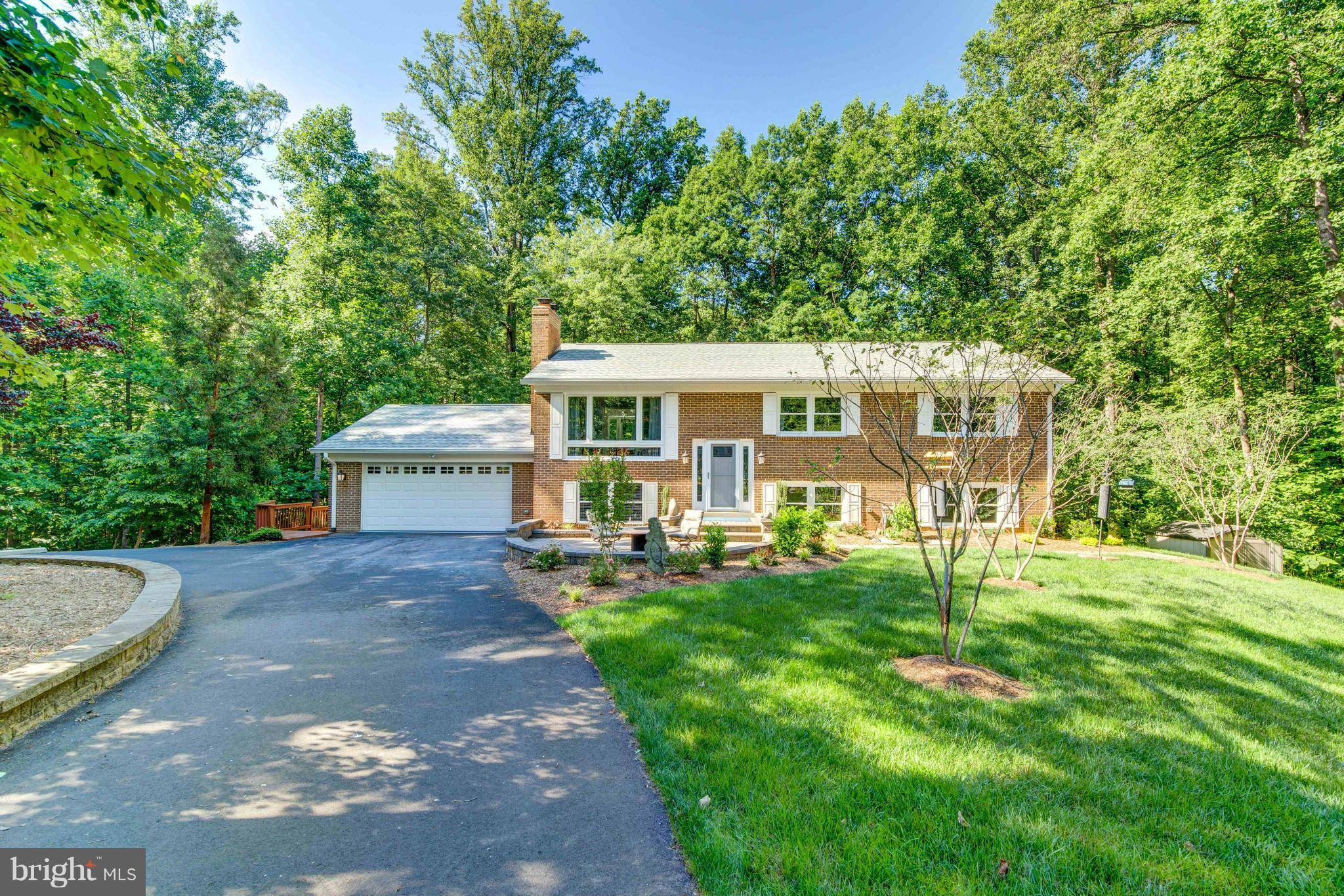 Oakton, VA 22124,12046 HICKORY HILLS CT