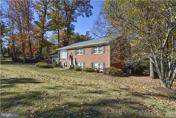 Oakton, VA 22124,3385 HICKORY HILLS DR