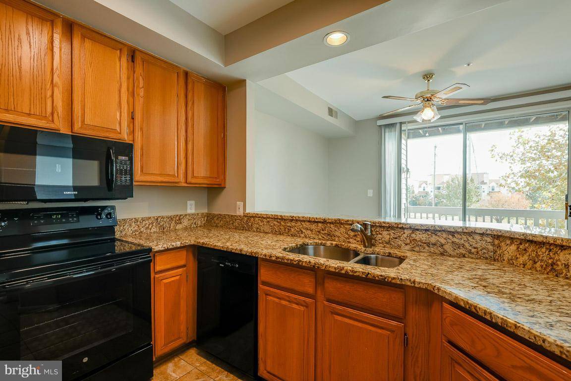 Alexandria, VA 22315,6875-D BRINDLE HEATH WAY #186