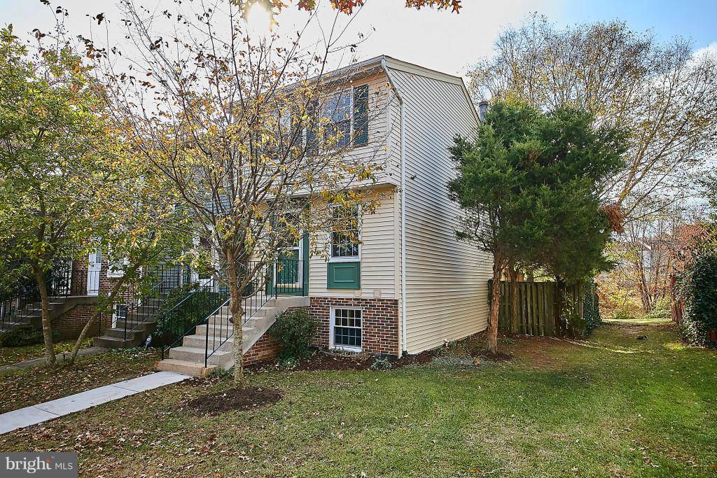 Centreville, VA 20121,5888 CLARENDON SPRINGS PL