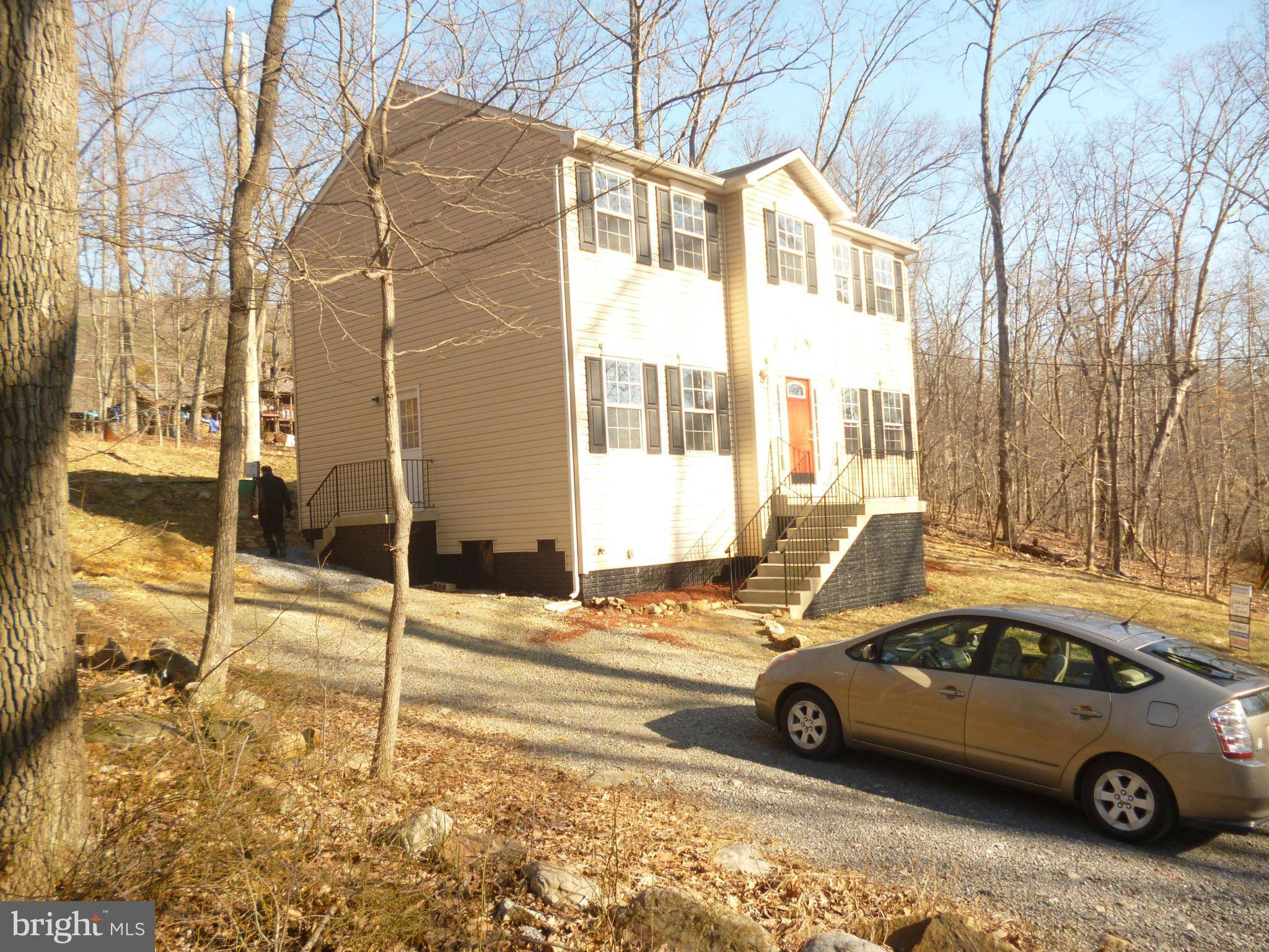 Winchester, VA 22602,104 MOUNTAIN LODGE DR