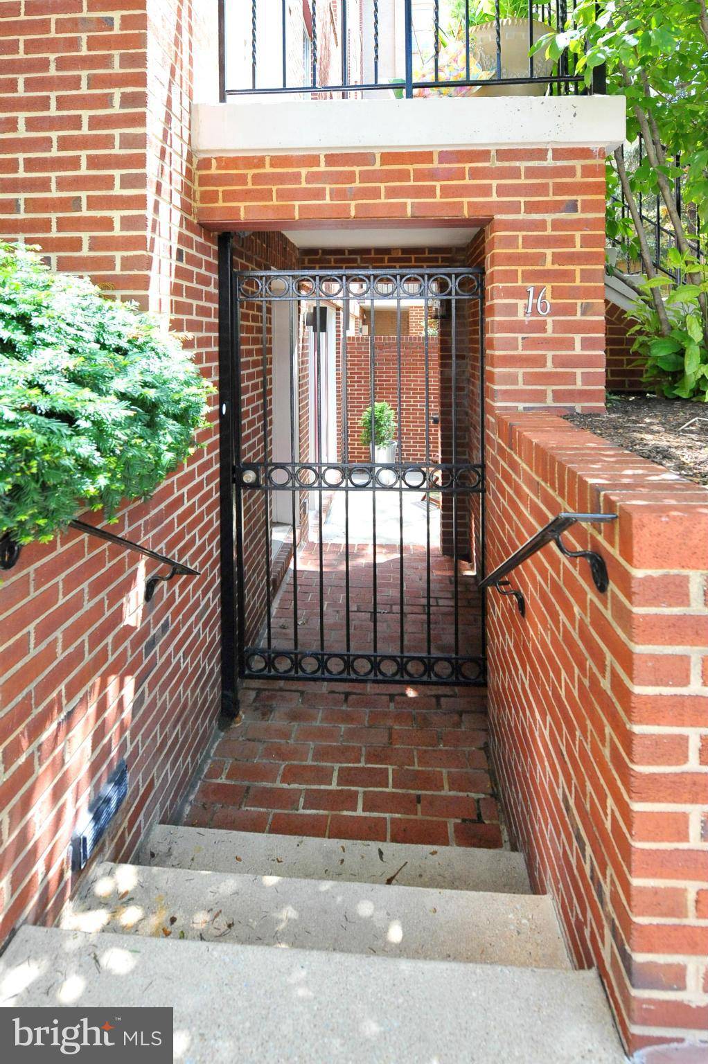 Washington, DC 20009,1907 KALORAMA PL NW #16