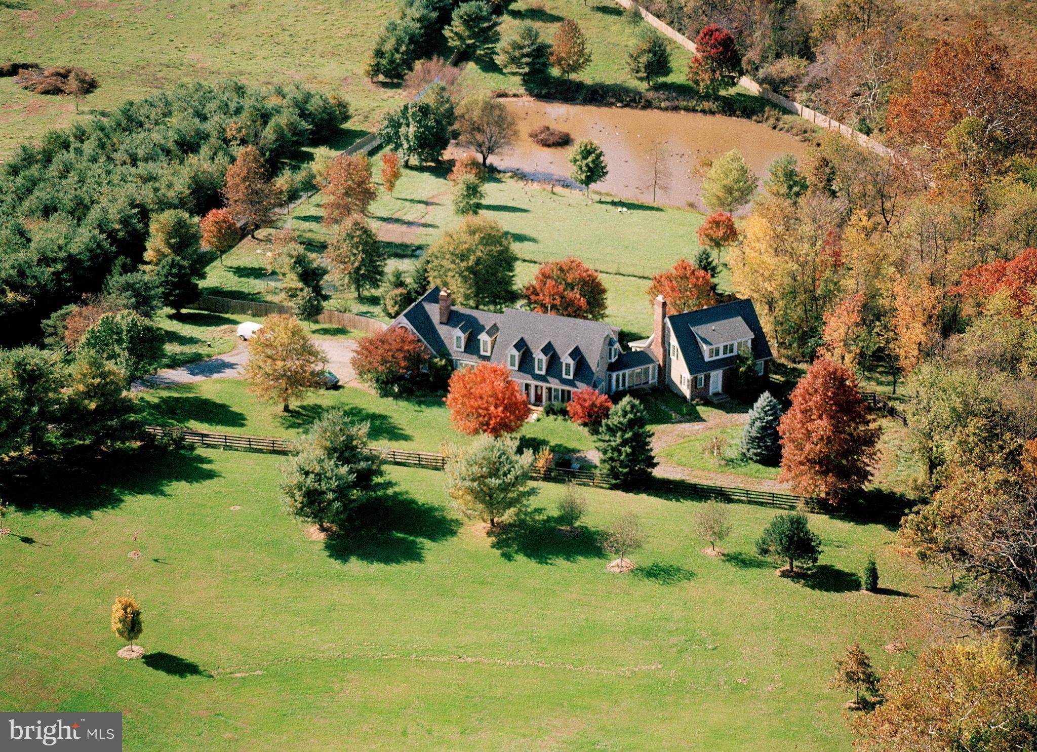 Round Hill, VA 20141,35277 HILLOCK LN