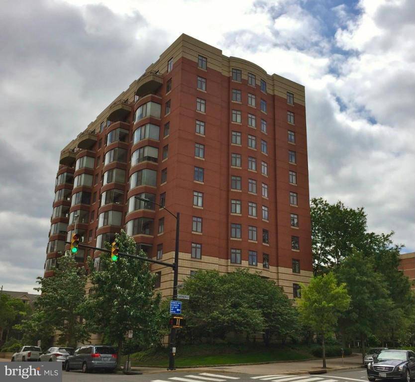 Arlington, VA 22201,2400 CLARENDON BLVD #305