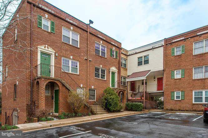 Arlington, VA 22204,945 SCOTT ST S #945