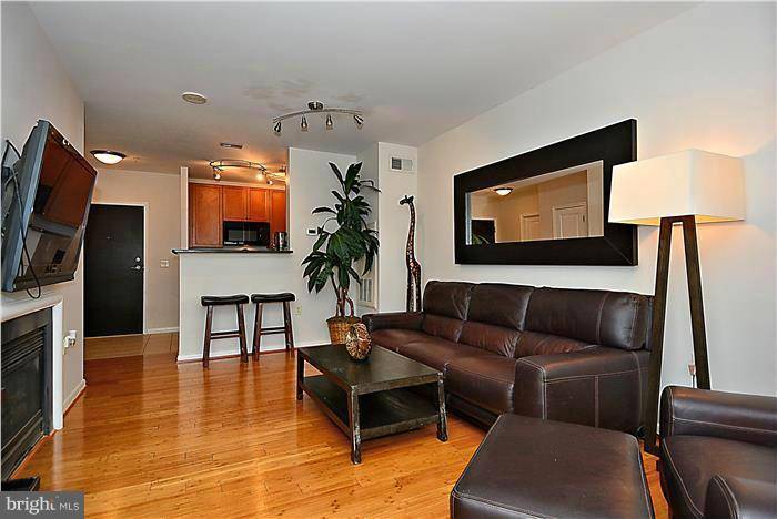 Arlington, VA 22203,851 GLEBE RD #2014