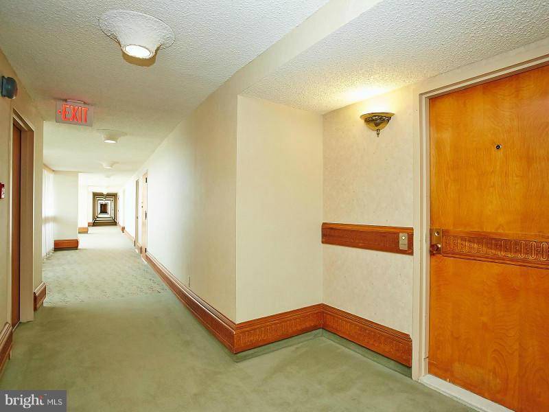 Arlington, VA 22202,1101 ARLINGTON RIDGE RD S #1006