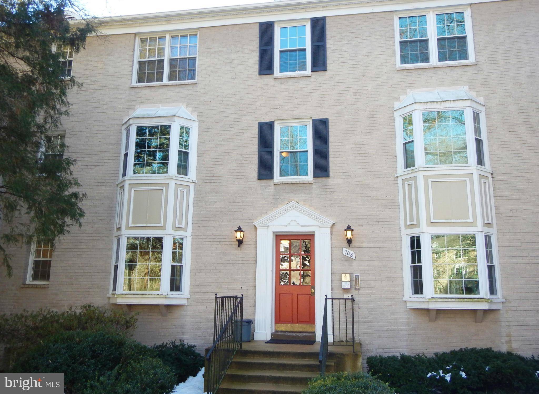 Arlington, VA 22204,708 ARLINGTON MILL DR #101