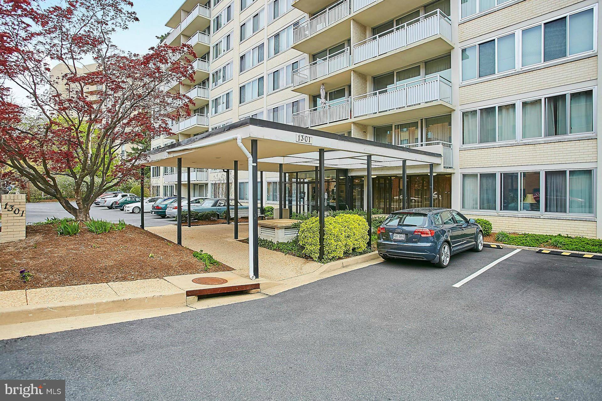 Arlington, VA 22202,1301 ARLINGTON RIDGE RD S #809