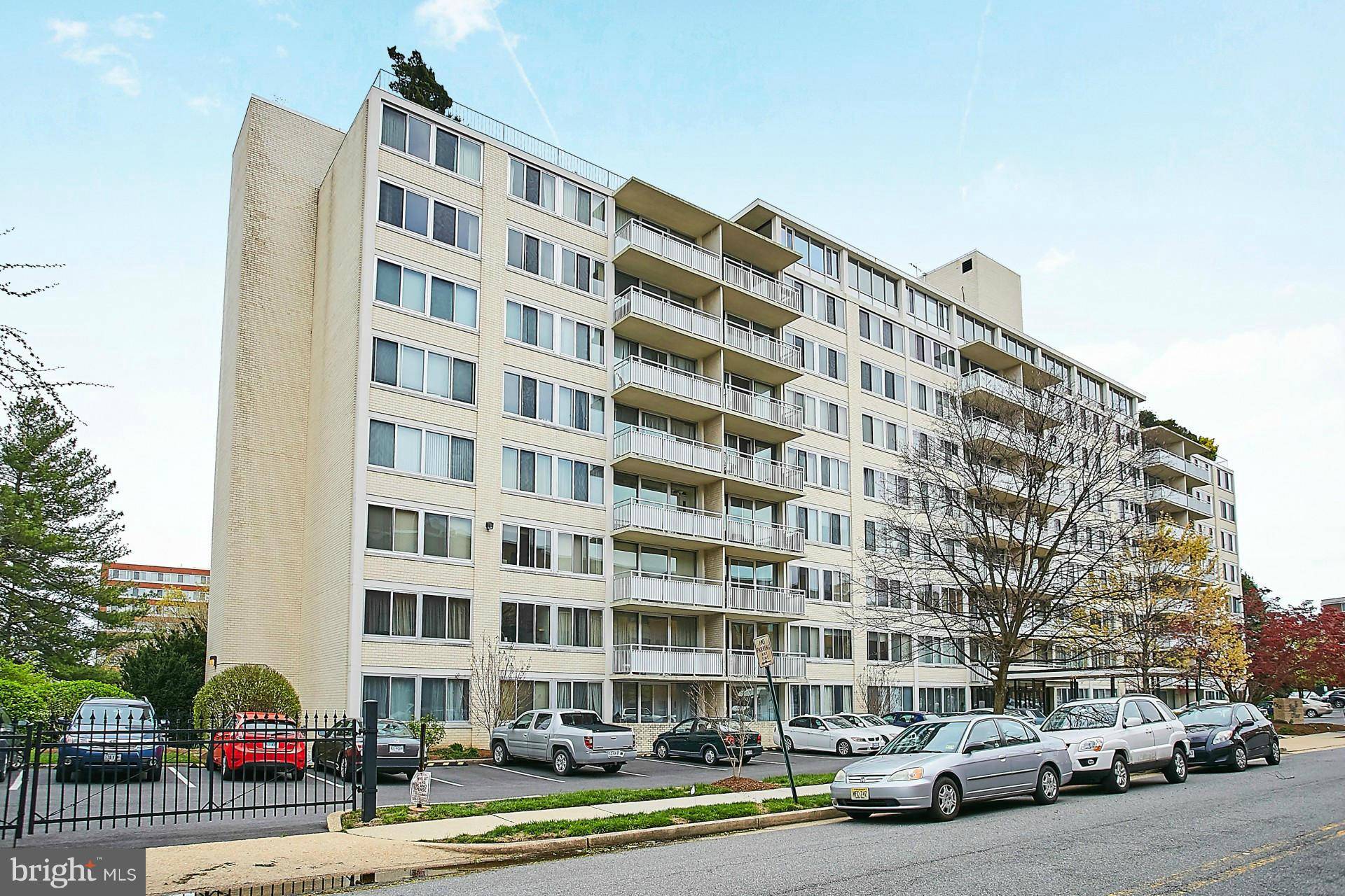 Arlington, VA 22202,1301 ARLINGTON RIDGE RD S #809