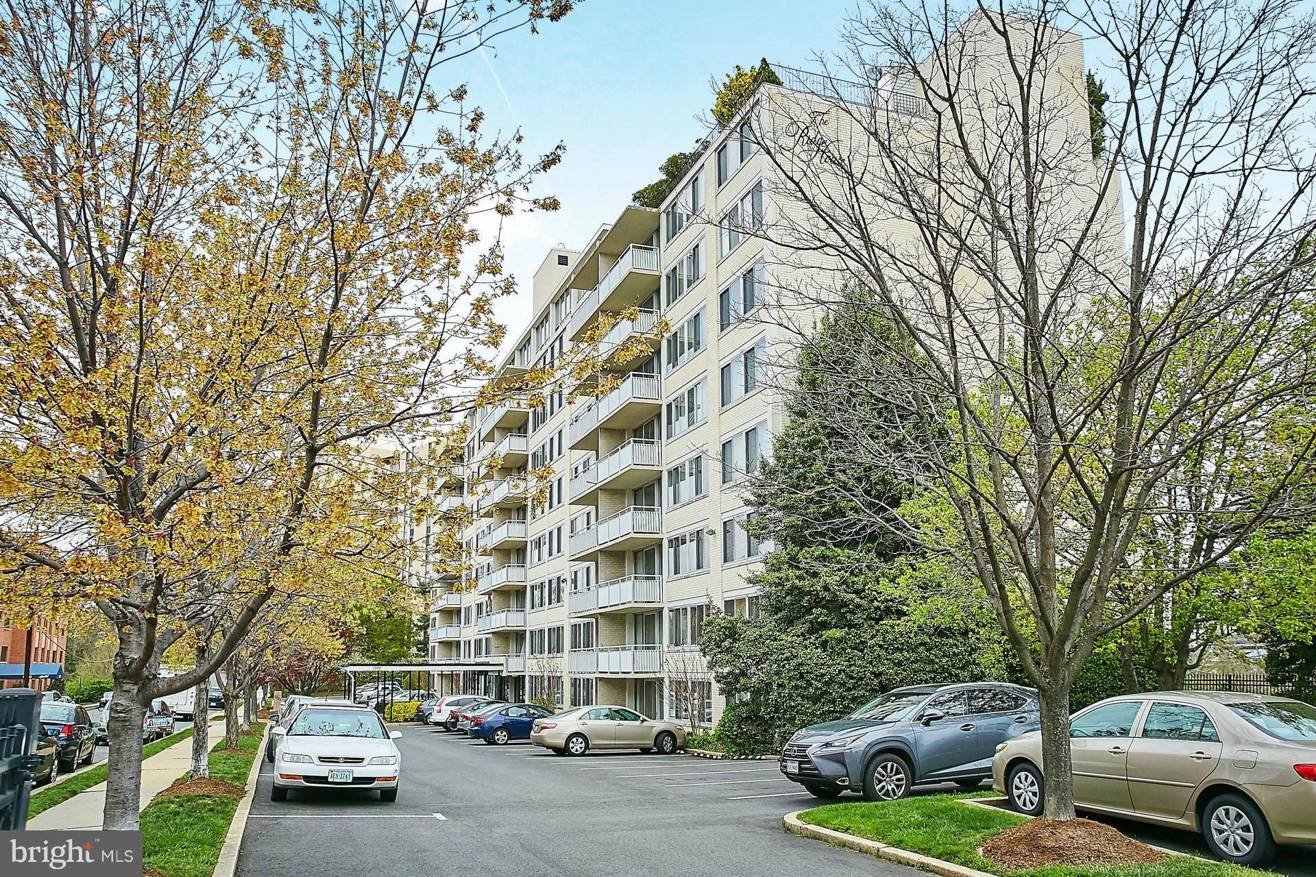 Arlington, VA 22202,1301 ARLINGTON RIDGE RD S #809