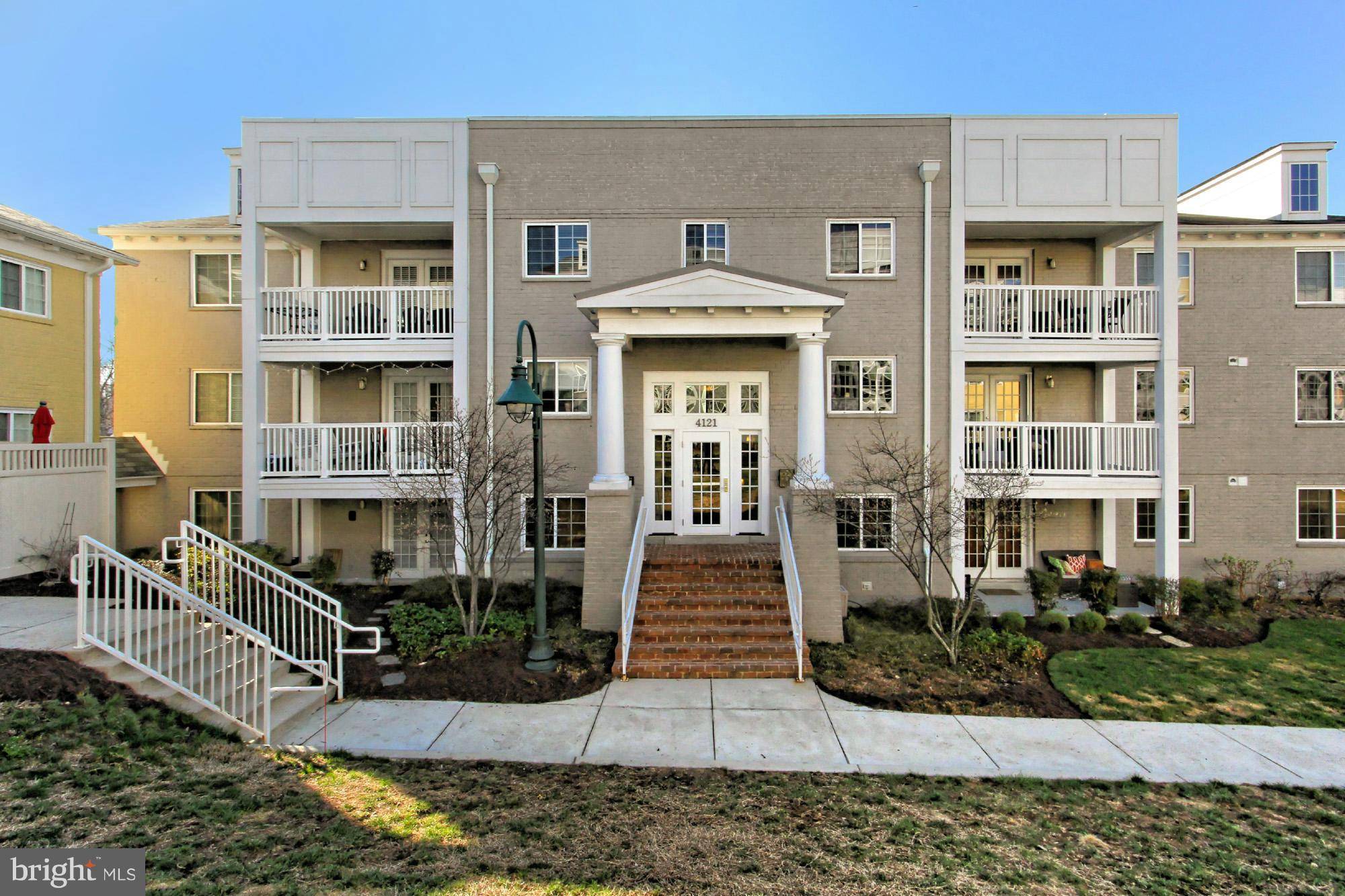 Arlington, VA 22204,4121 FOUR MILE RUN DR #304