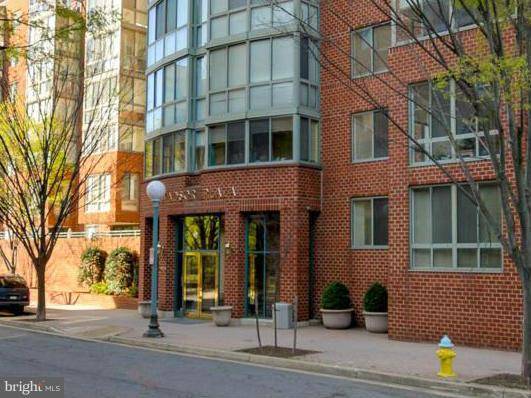 Arlington, VA 22201,1050 TAYLOR ST #1-213