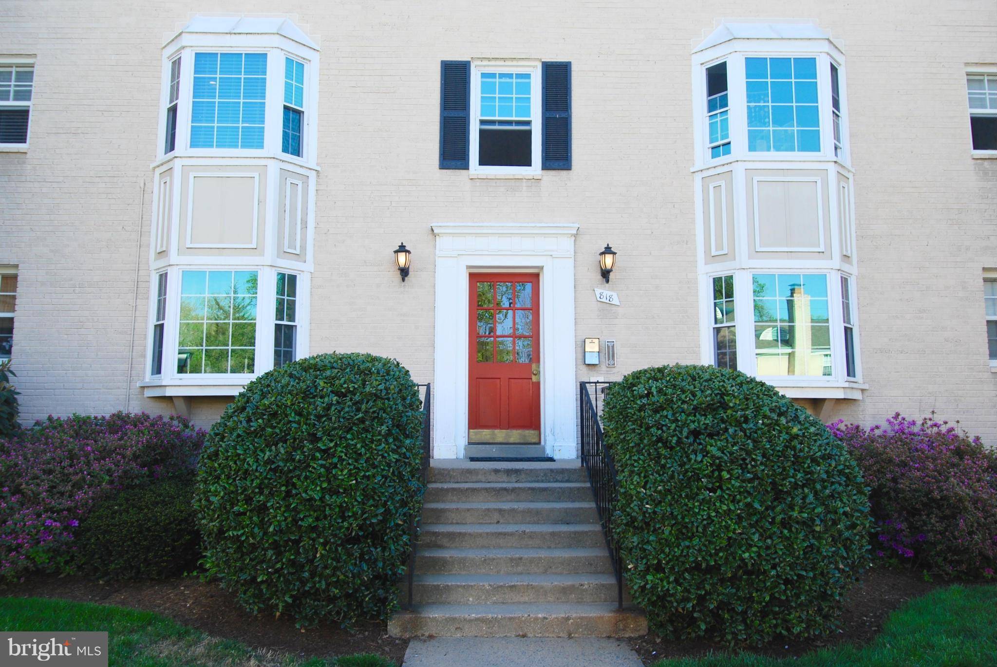 Arlington, VA 22204,818 ARLINGTON MILL DR #4-302