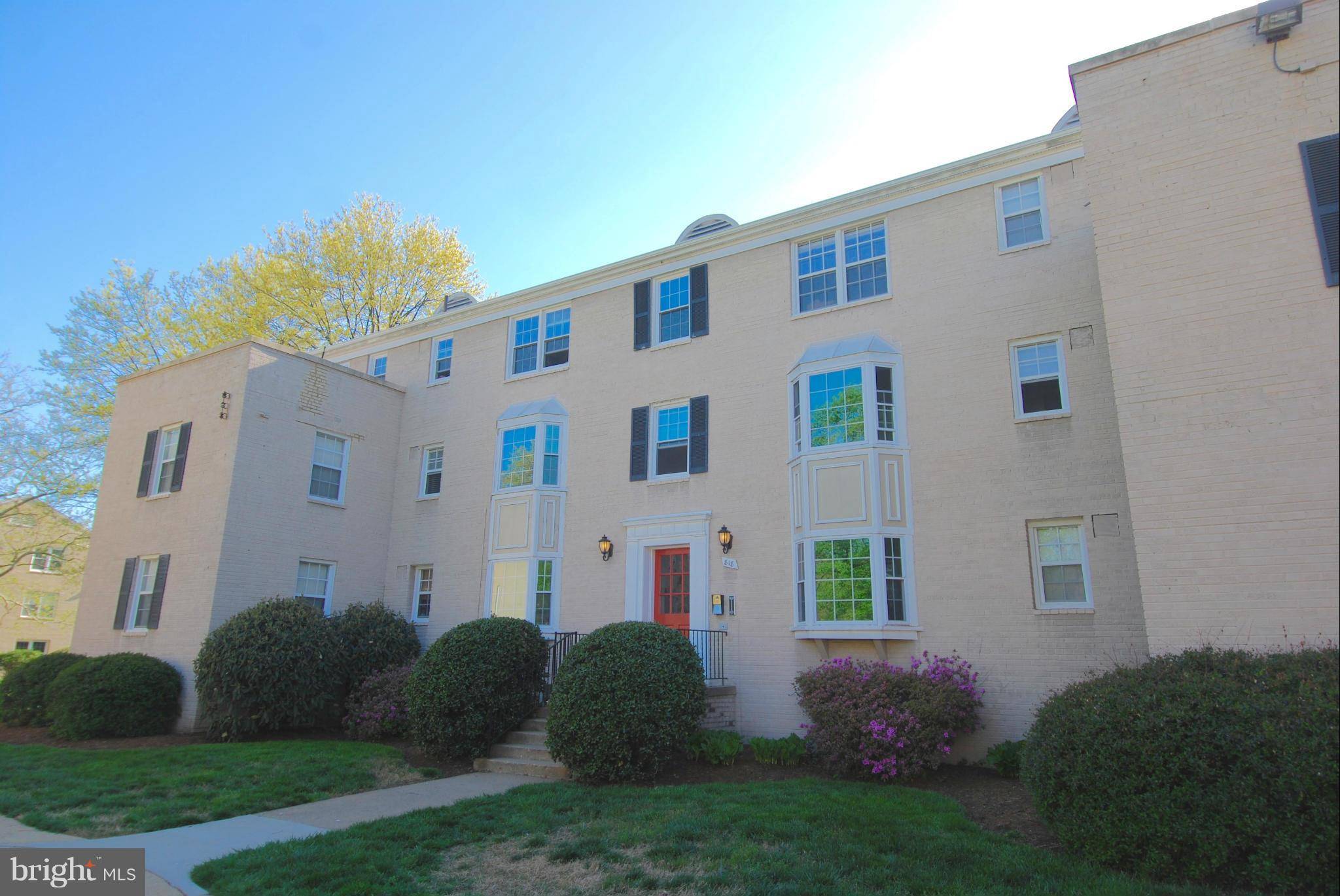 Arlington, VA 22204,818 ARLINGTON MILL DR #4-302