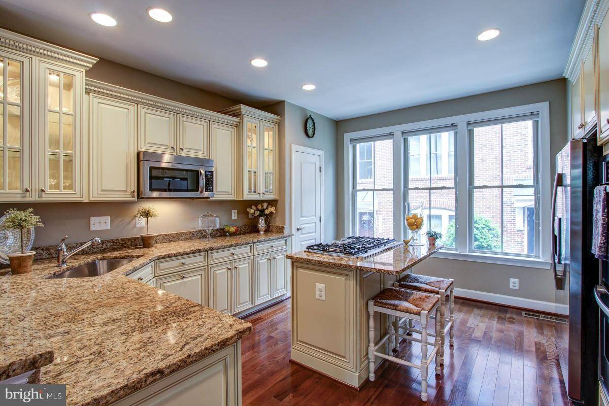 Arlington, VA 22206,2547 KENMORE CT