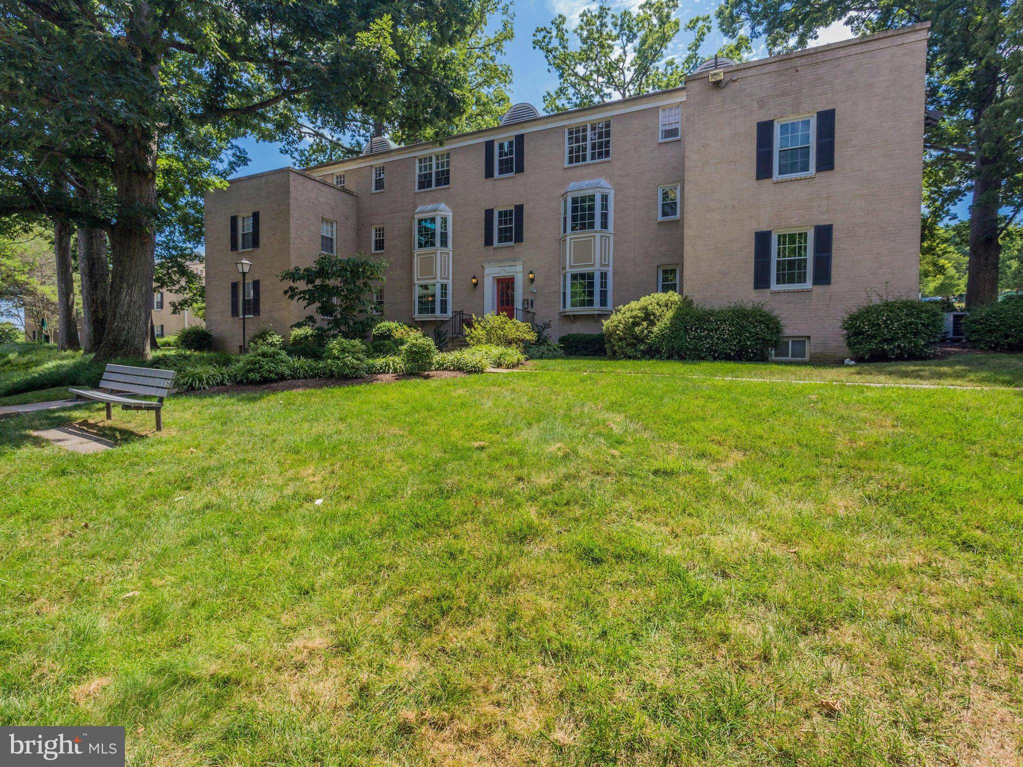 Arlington, VA 22204,802 ARLINGTON MILL DR S #304