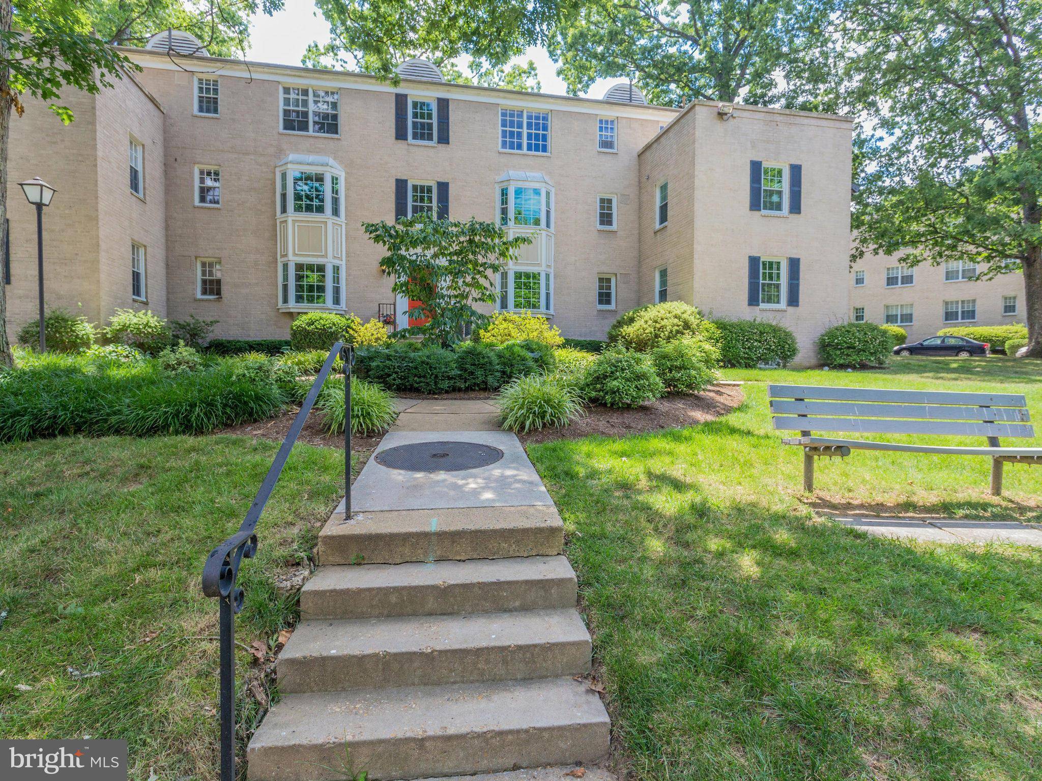 Arlington, VA 22204,802 ARLINGTON MILL DR S #304