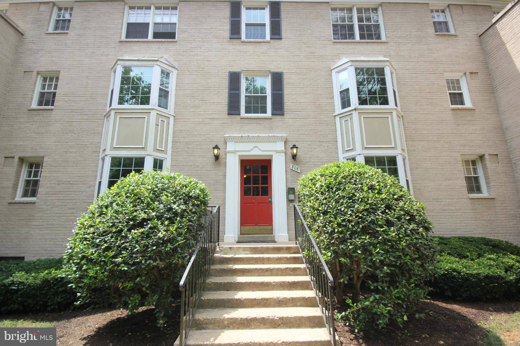 Arlington, VA 22204,808 ARLINGTON MILL DR #9-102