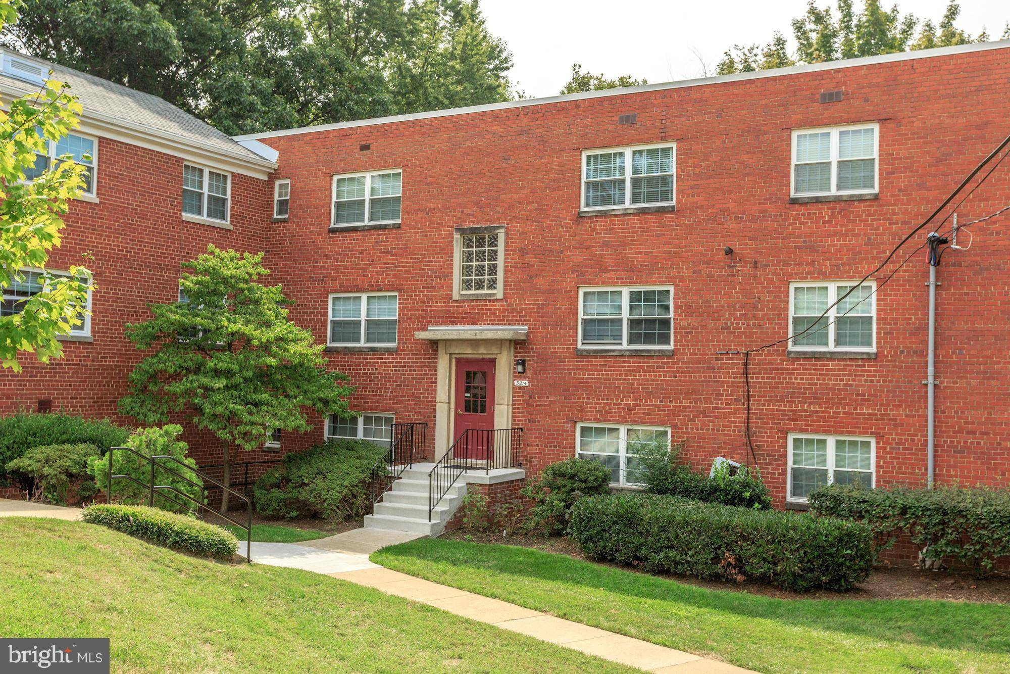 Arlington, VA 22204,5214 8TH RD S #8