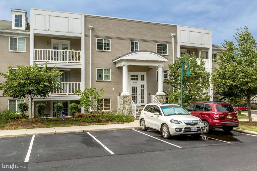 Arlington, VA 22204,4177 FOUR MILE RUN DR #402