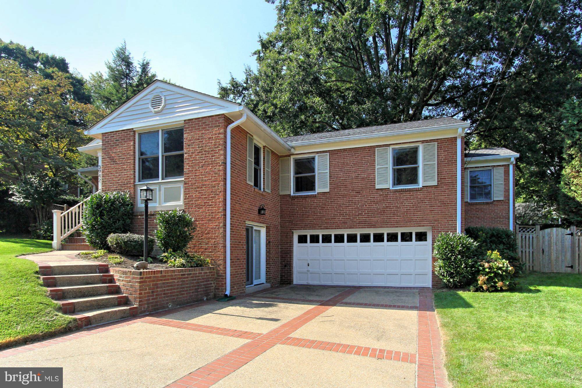 Arlington, VA 22207,3942 UPLAND ST