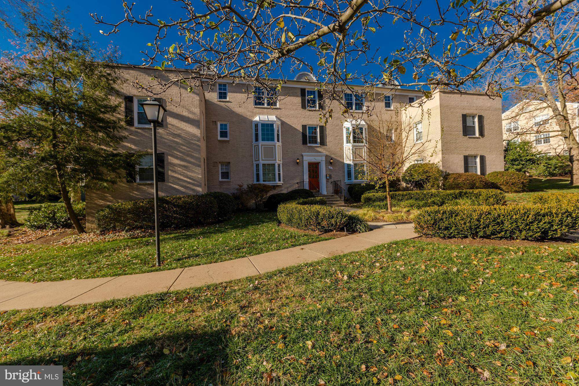 Arlington, VA 22204,814 ARLINGTON MILL DR #6-203