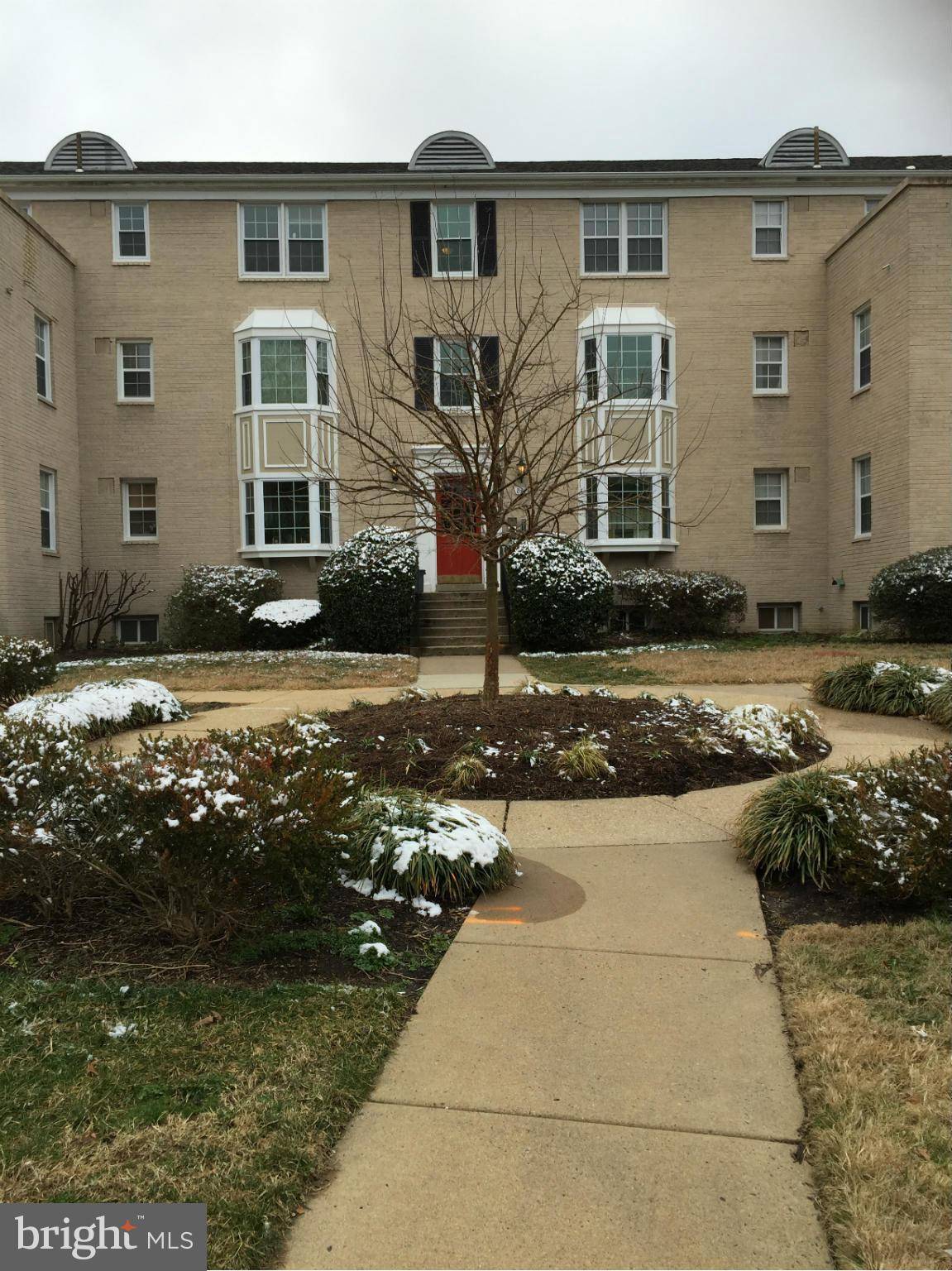 Arlington, VA 22204,818 ARLINGTON MILL DR #4-301