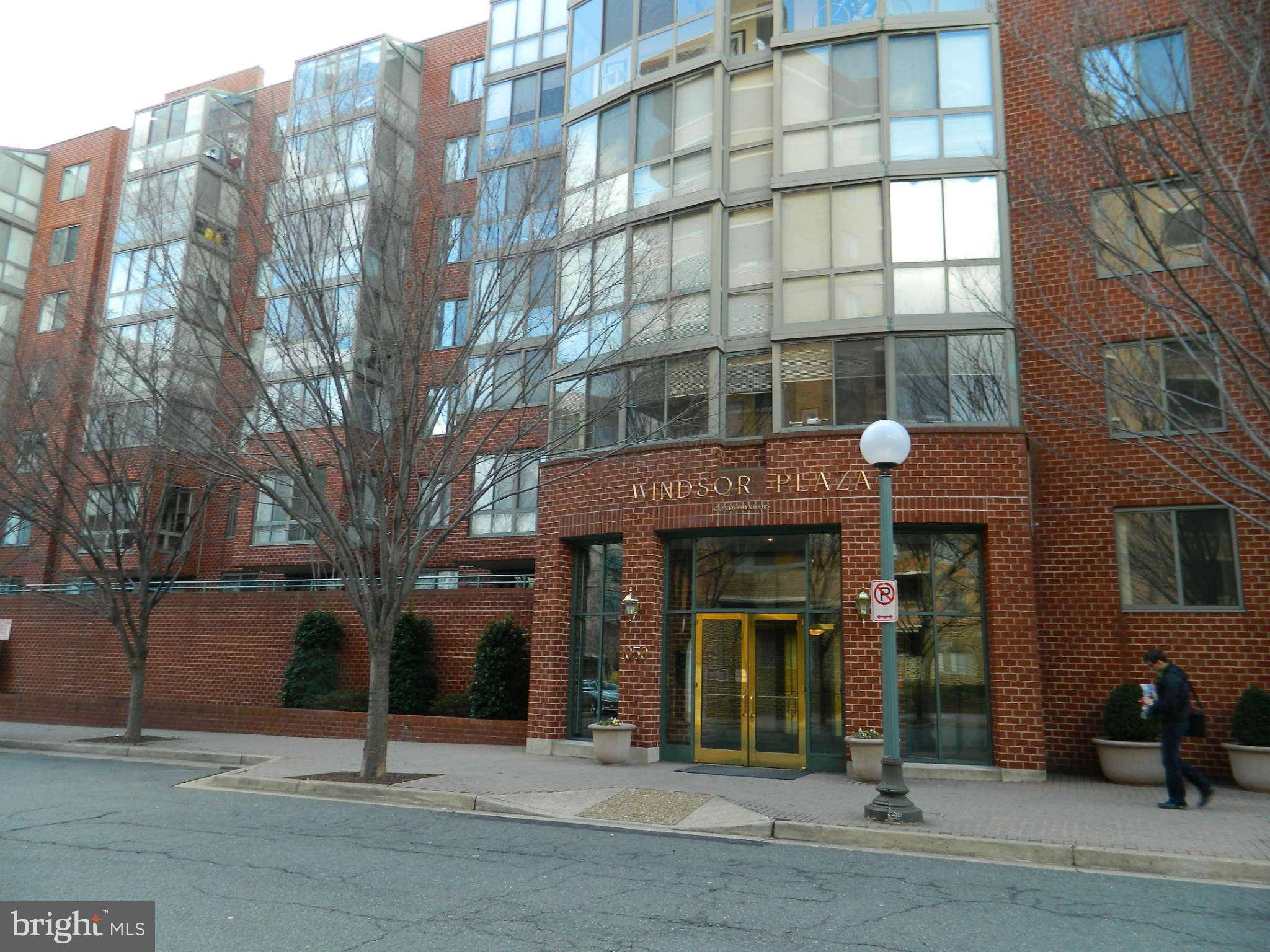 Arlington, VA 22201,1050 TAYLOR ST #1-109