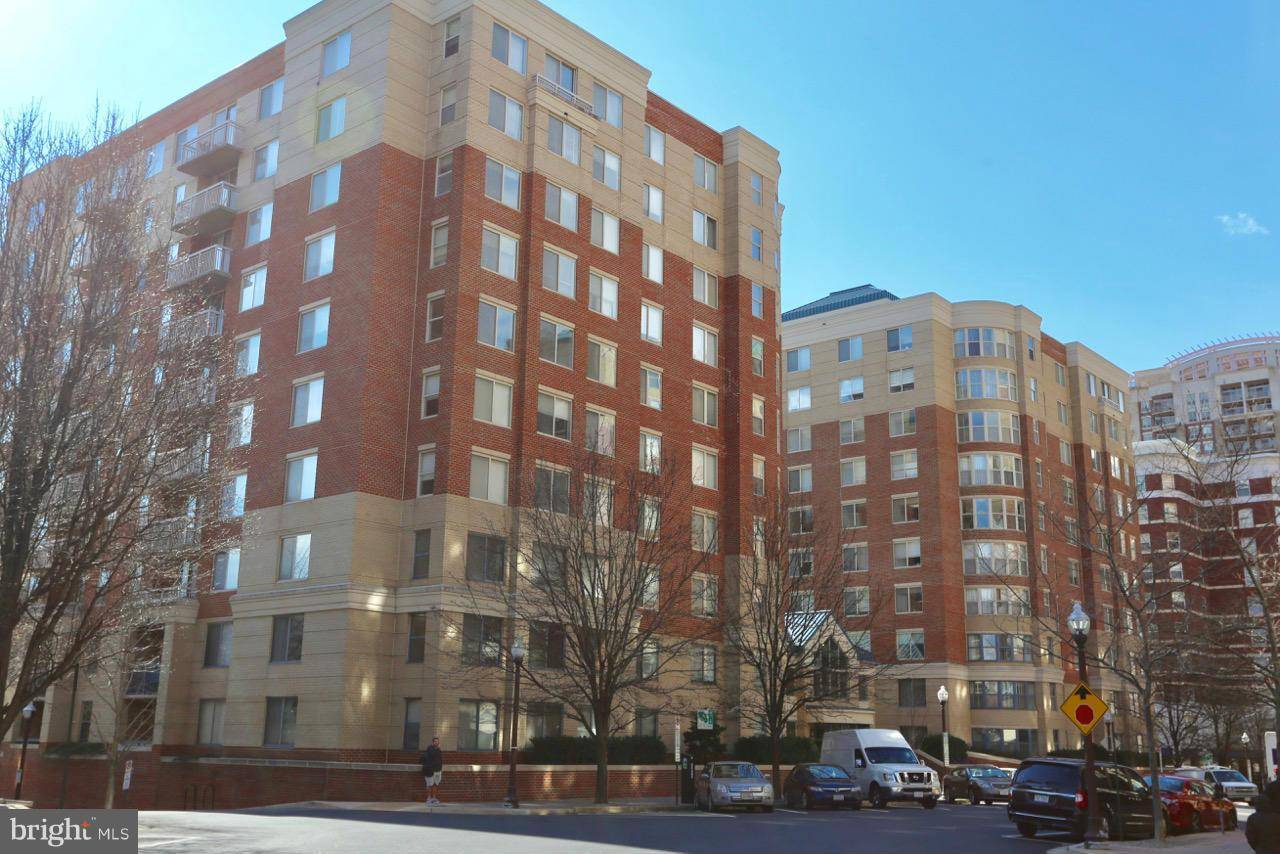 Arlington, VA 22203,3830 9TH ST N #203E