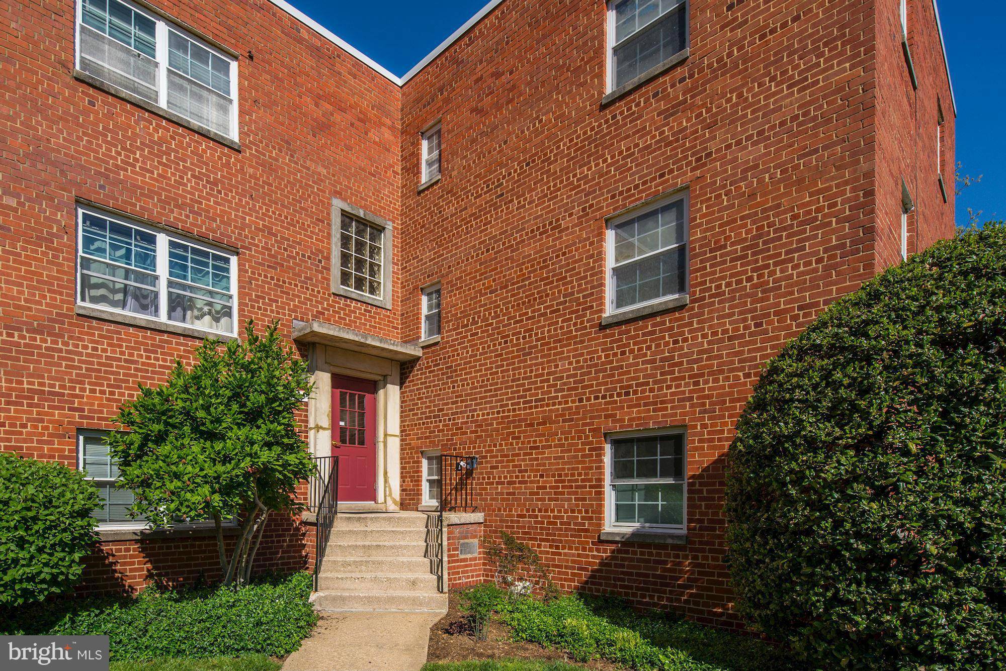 Arlington, VA 22204,5320 8TH RD S #3