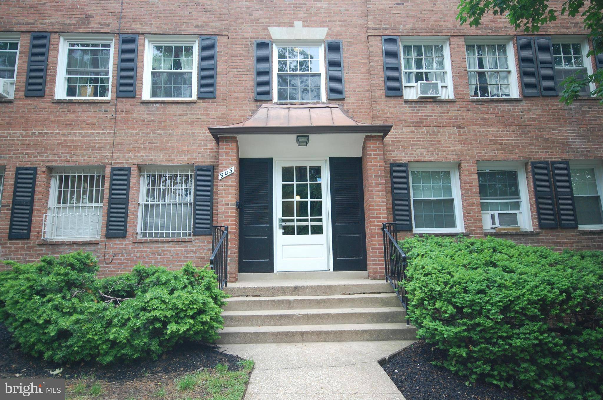 Arlington, VA 22204,903 FREDERICK ST #5