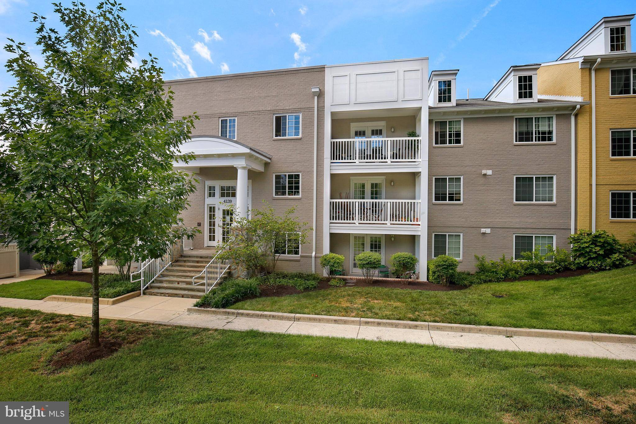 Arlington, VA 22204,4139 FOUR MILE RUN DR S #204