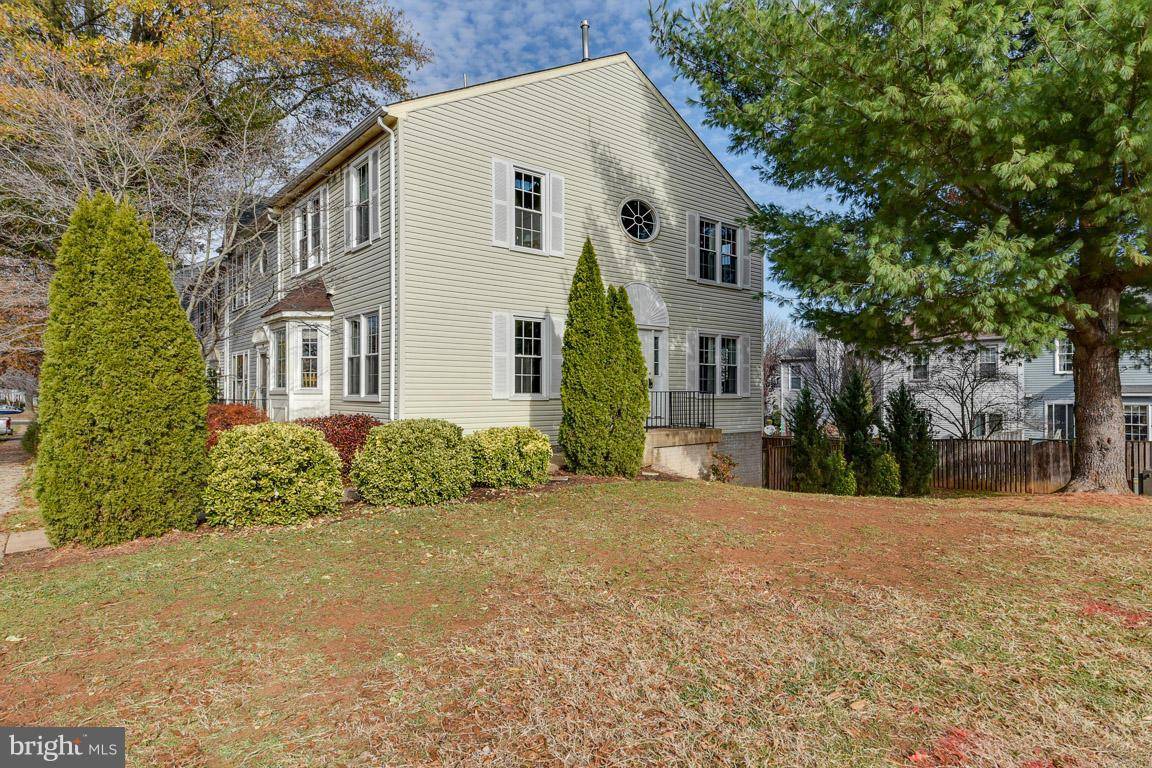 Warrenton, VA 20186,715 PINE TREE CT