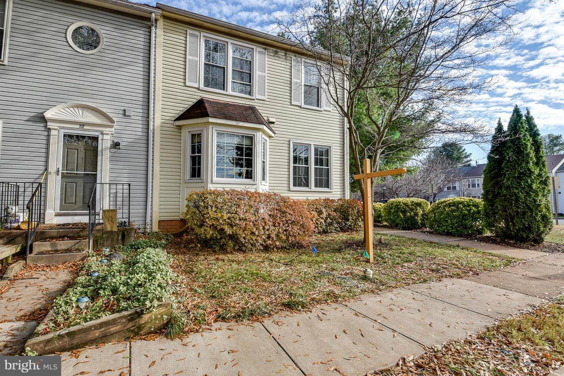 Warrenton, VA 20186,715 PINE TREE CT