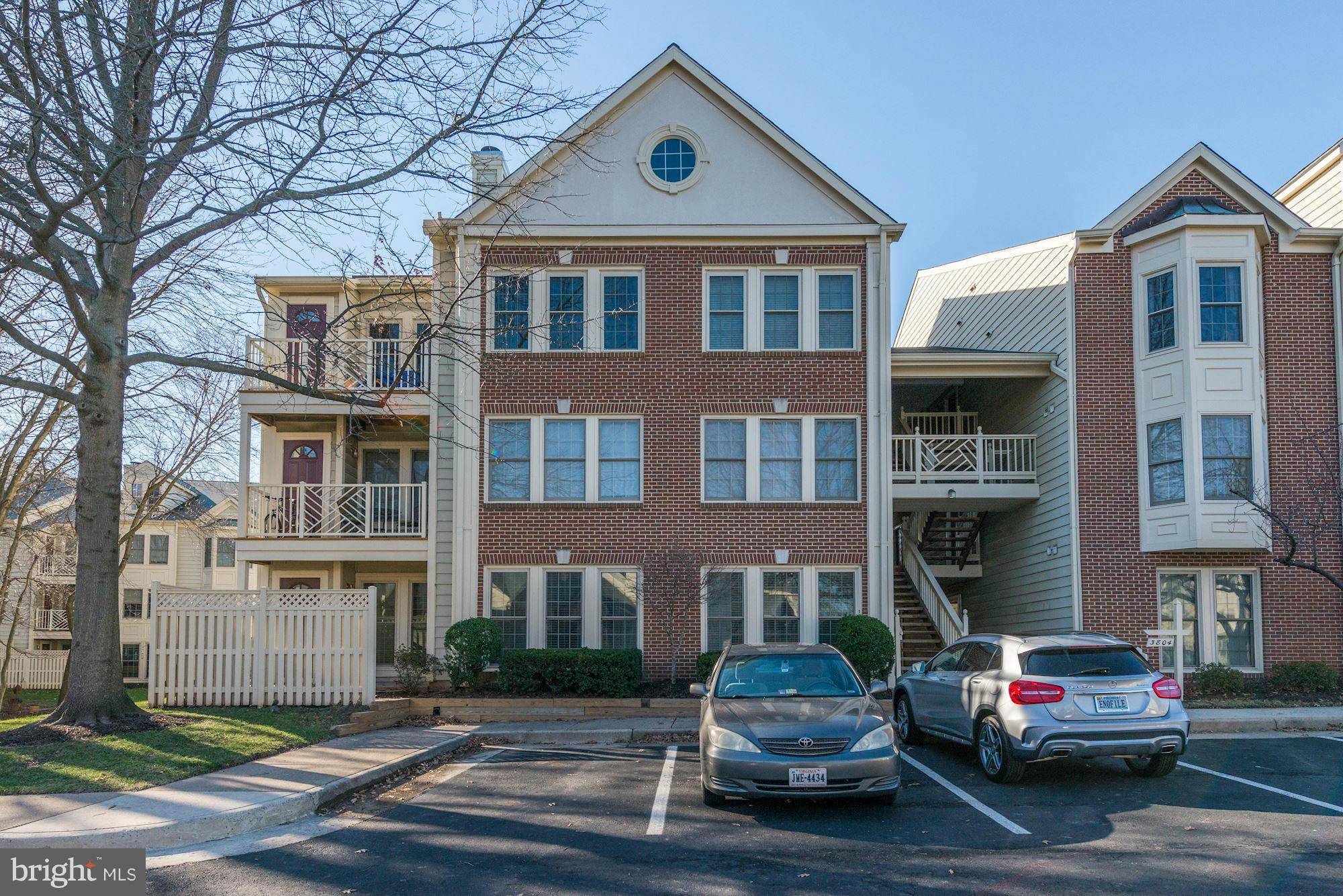 Fairfax, VA 22033,3804 RIDGE KNOLL CT #1