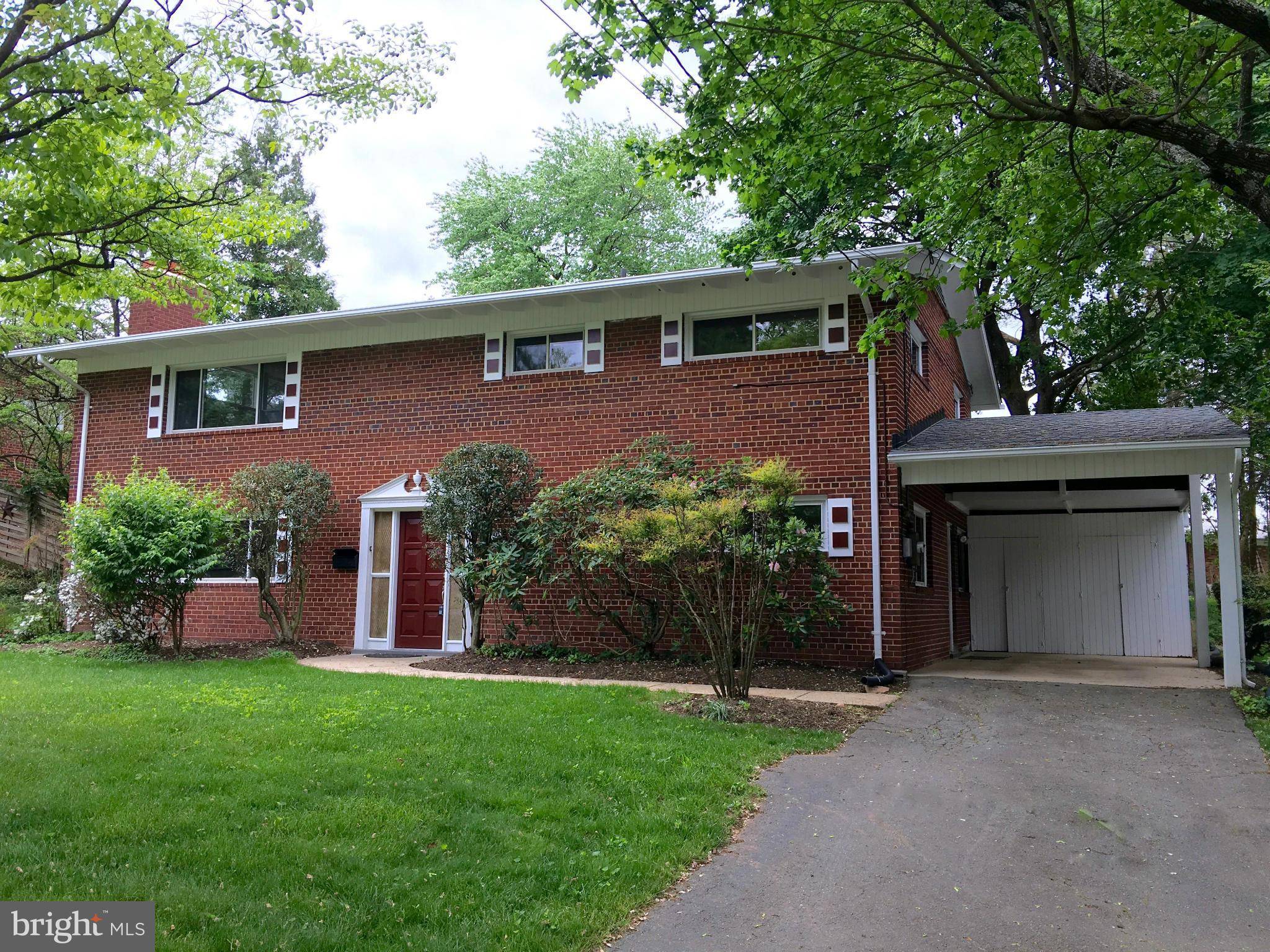 Mclean, VA 22101,1604 WOODMOOR LN