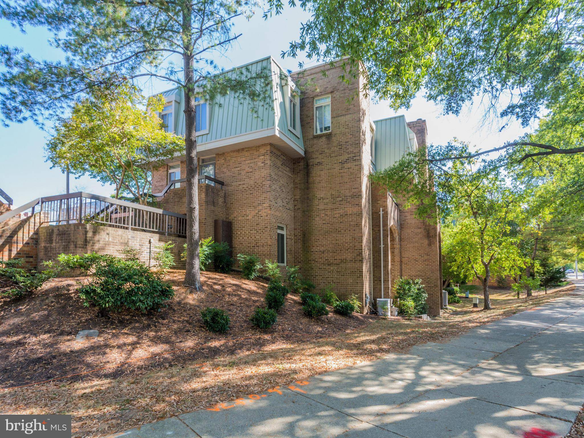 Arlington, VA 22202,1651 HAYES ST S #1