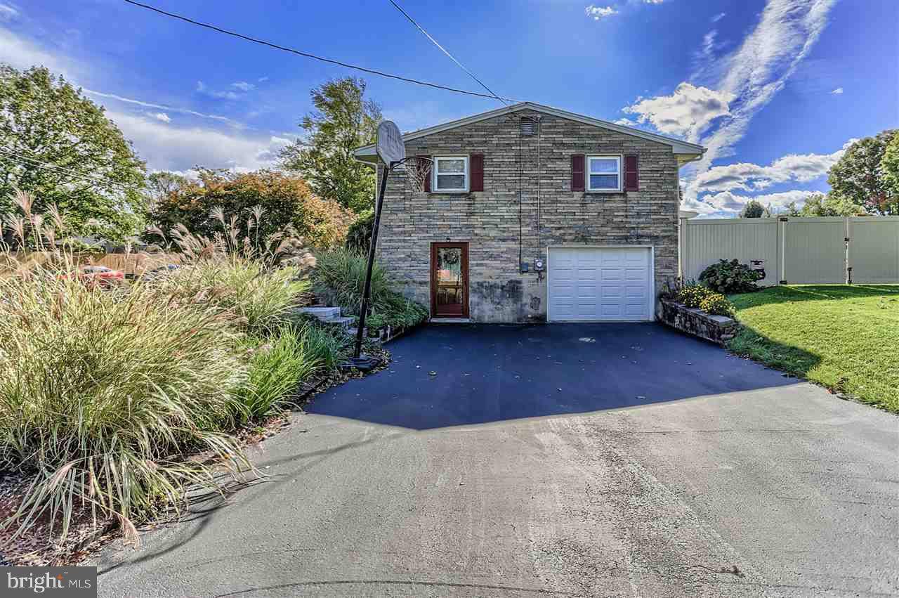 Manchester, PA 17345,90 COTTAGE DR