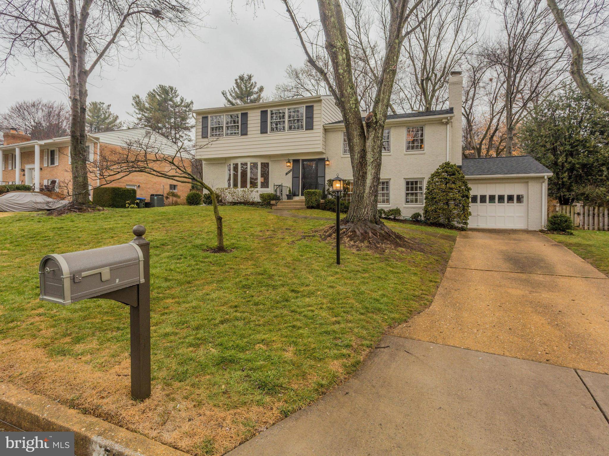 Mclean, VA 22102,7812 BIRNAM WOOD DR