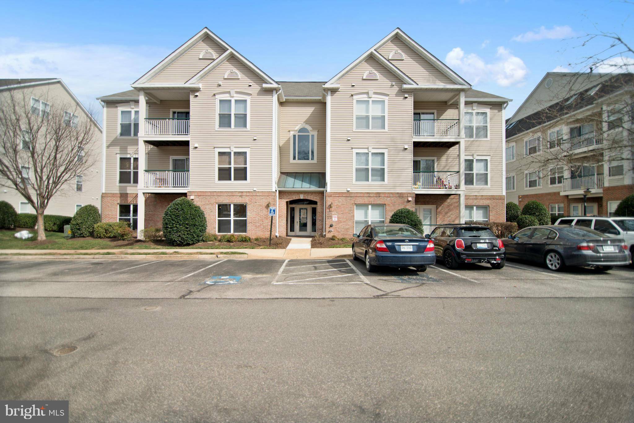 Alexandria, VA 22315,6533 GRANGE LN #201