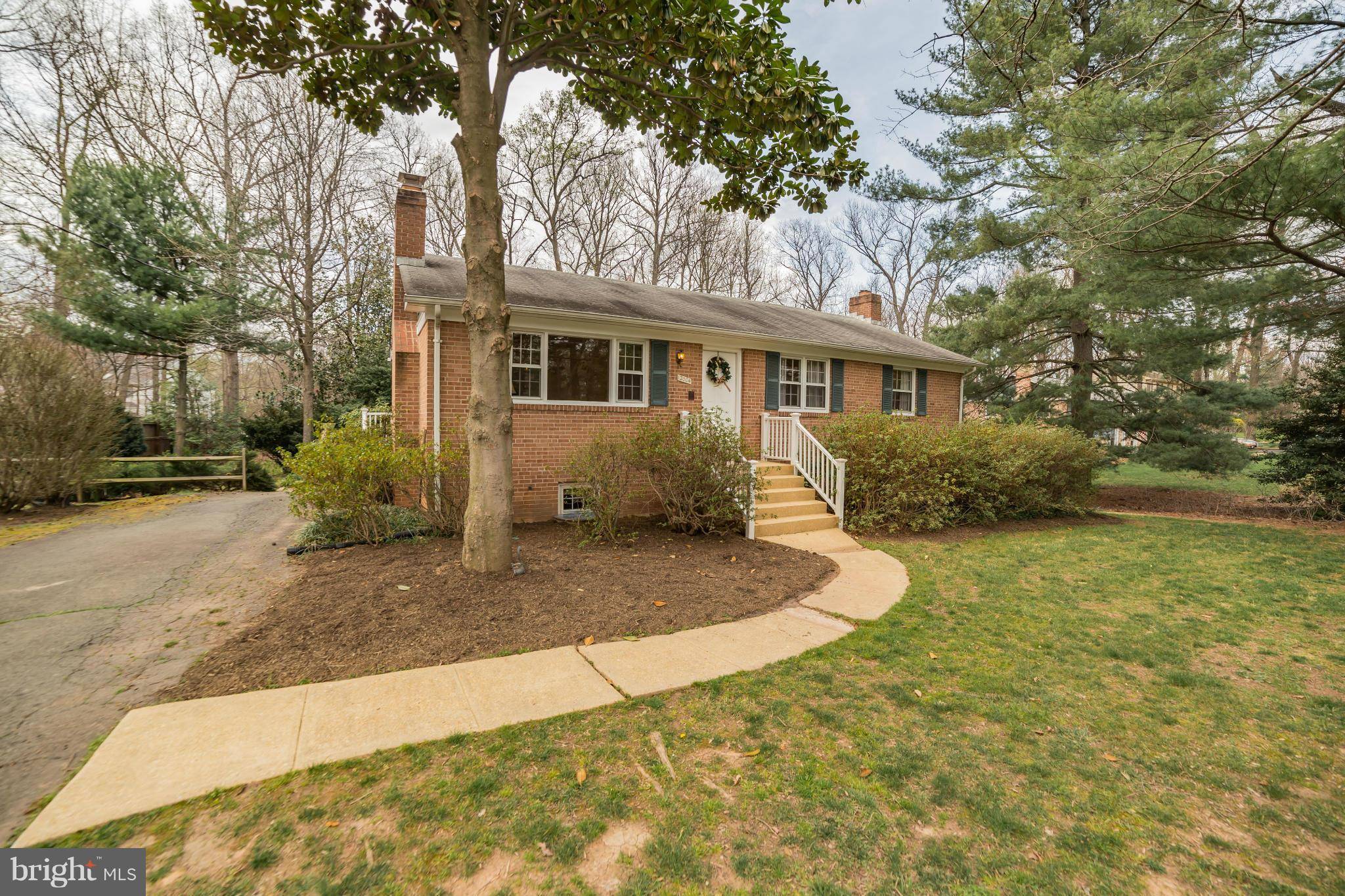 Oakton, VA 22124,12004 WAYLAND ST