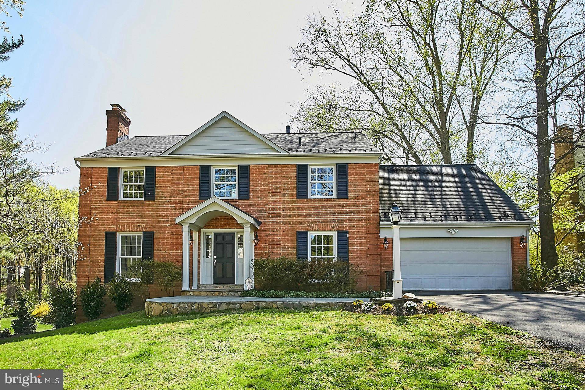 Mclean, VA 22102,8223 RIDING RIDGE PL