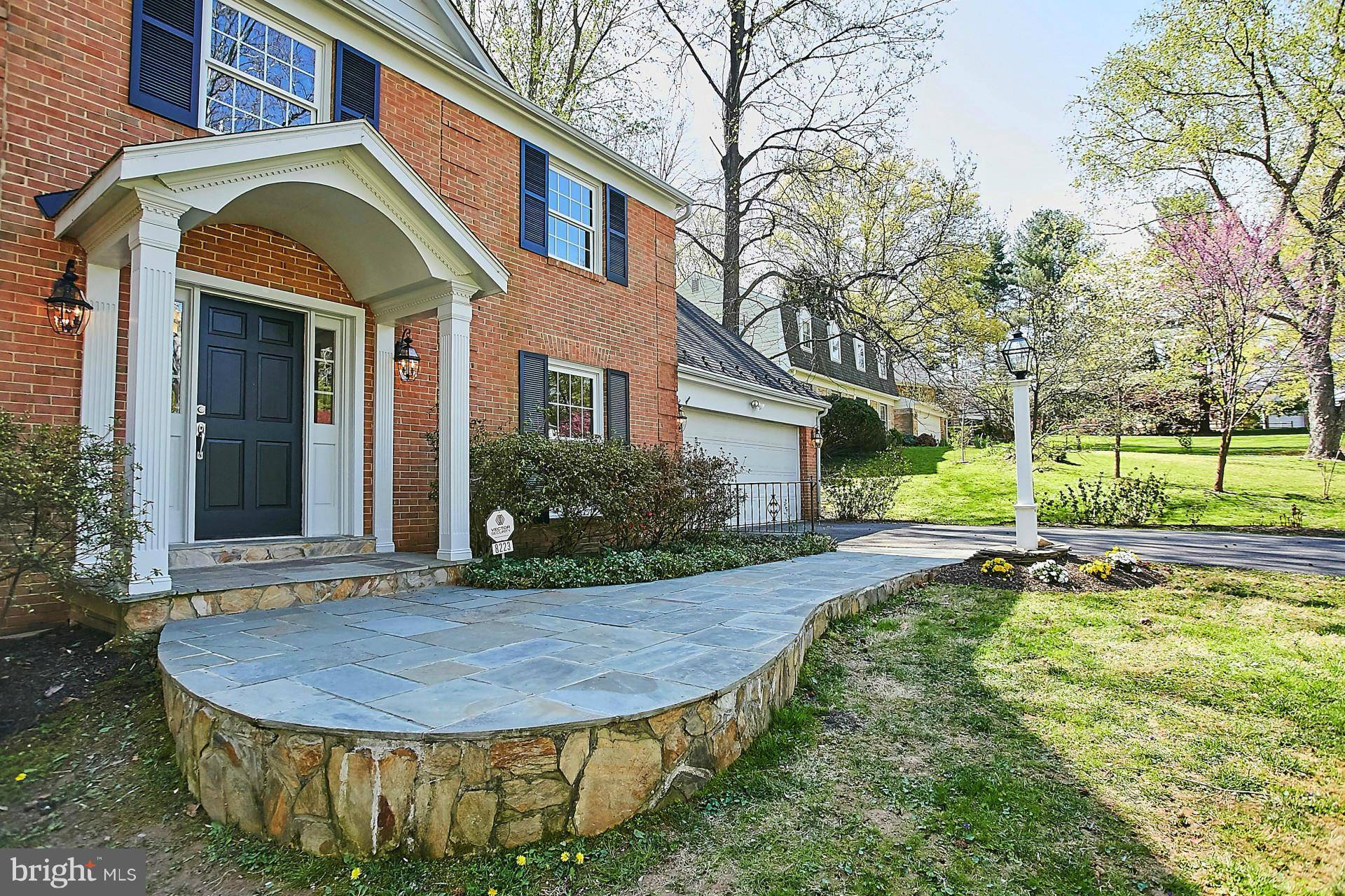 Mclean, VA 22102,8223 RIDING RIDGE PL