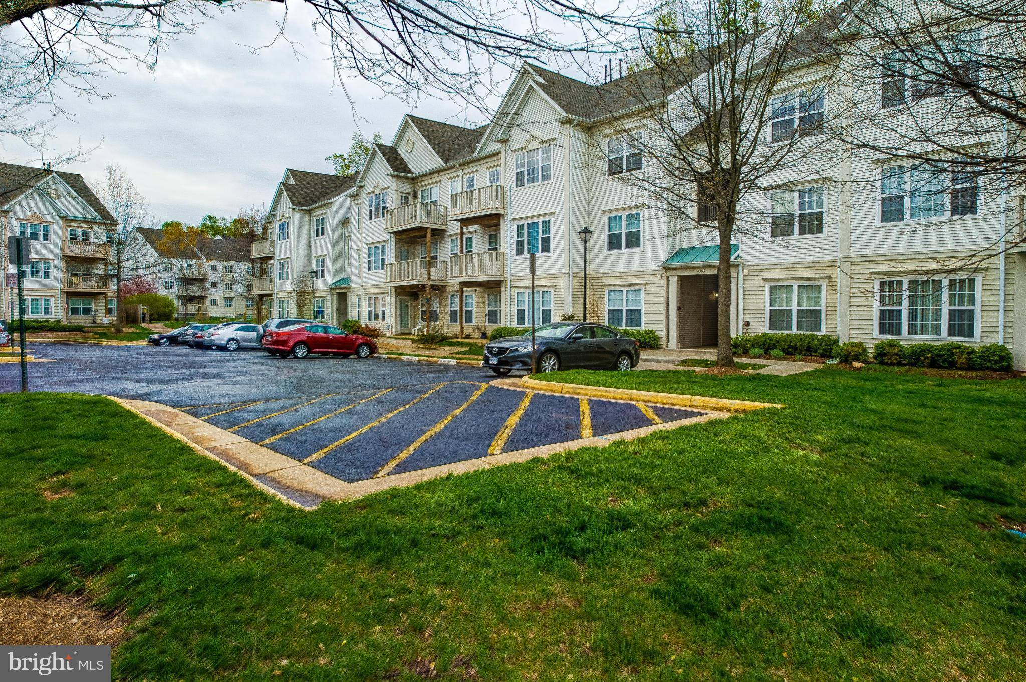 Fairfax, VA 22033,4363 WILSON VALLEY DR #403