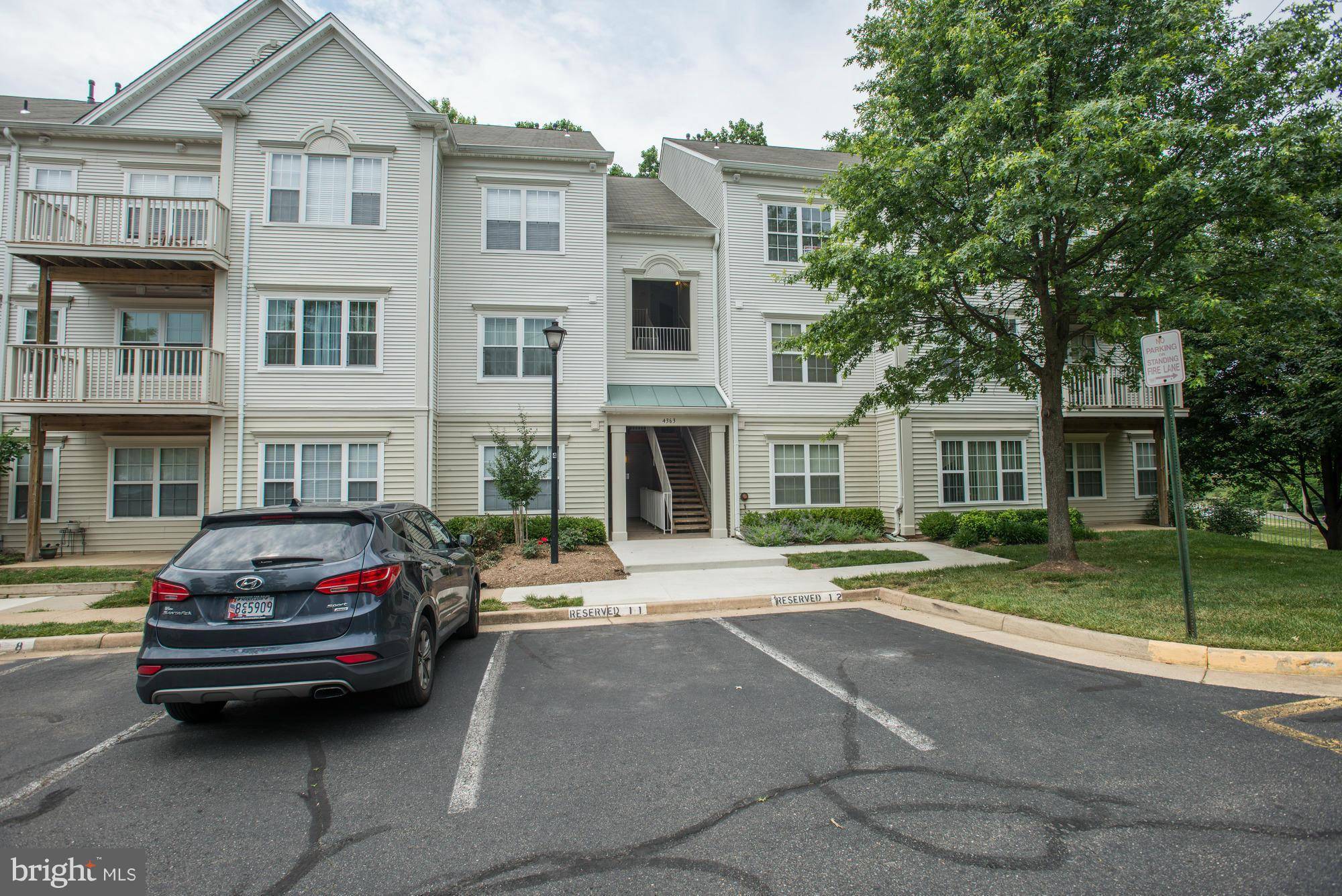 Fairfax, VA 22033,4363 WILSON VALLEY DR #403