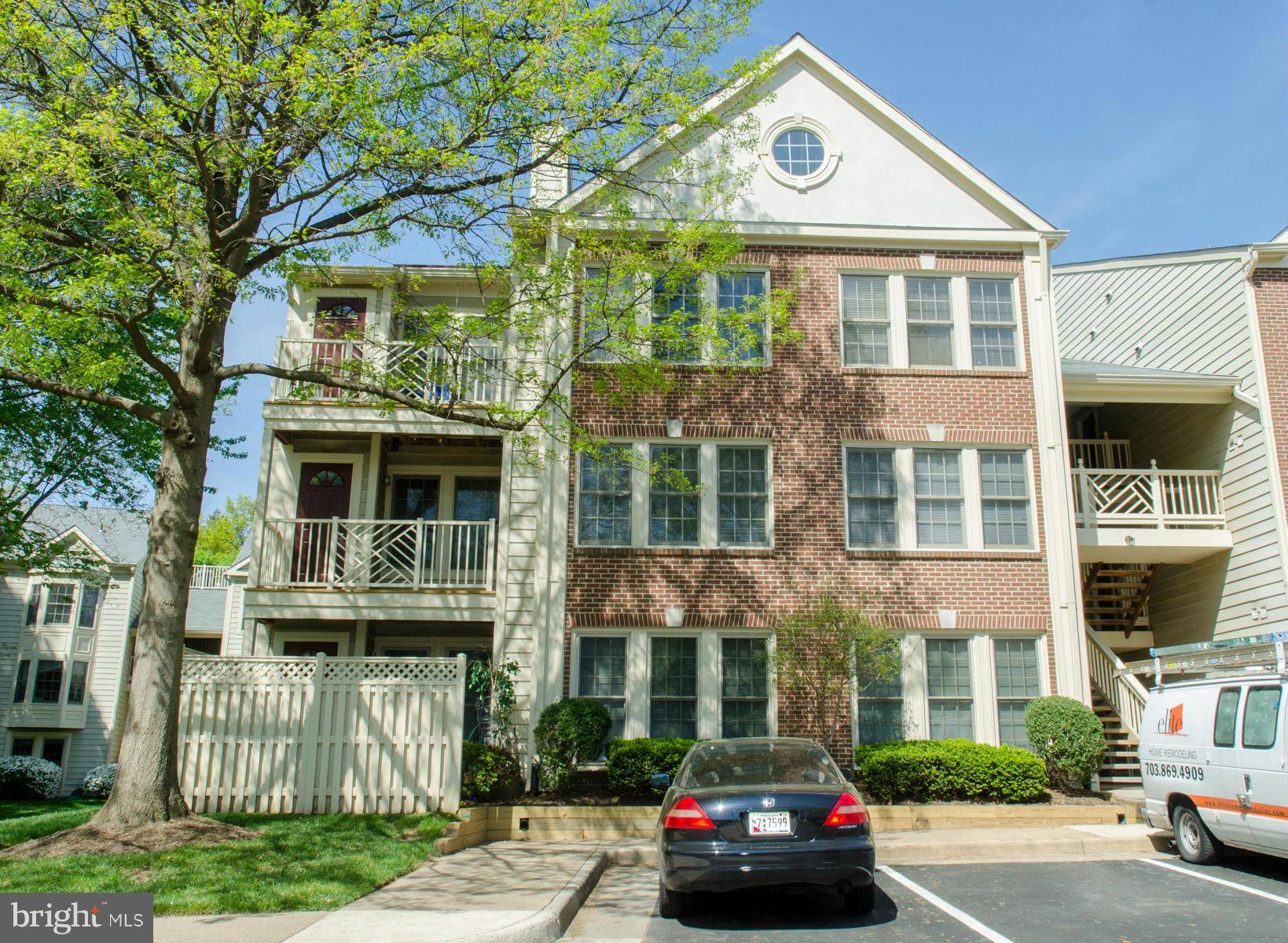 Fairfax, VA 22033,3804 RIDGE KNOLL CT #305A