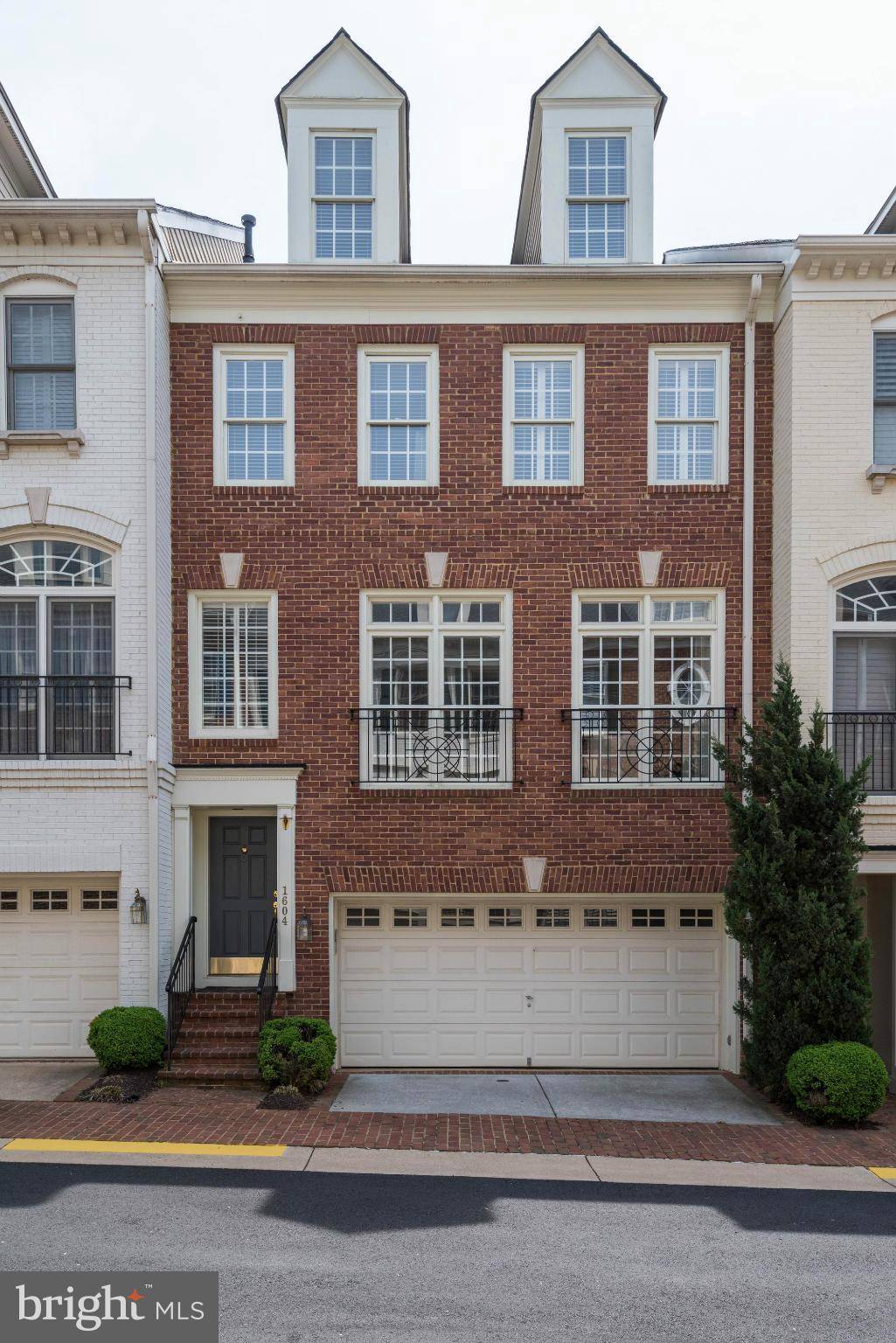 Mclean, VA 22102,1604 COLONIAL HILLS DR